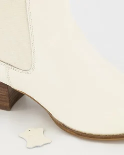 Women Old Khaki Boots><noscript><img width=